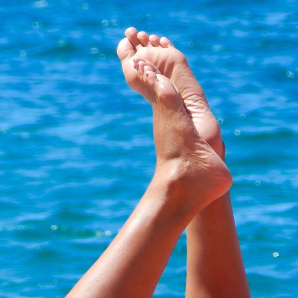 Qué hacer para acabar con las grietas en los pies. 7 soluciones para los talones agrietados
