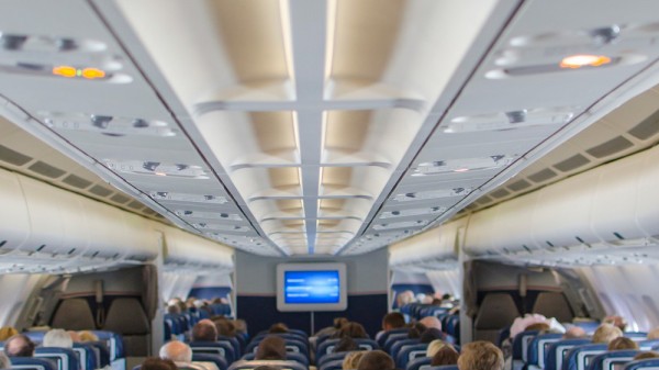 Cuál es la diferencia entre primera clase, clase ejecutiva y clase turista en un avión