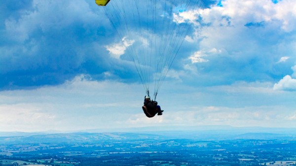 Quién inventó el paracaídas y cómo funciona este invento
