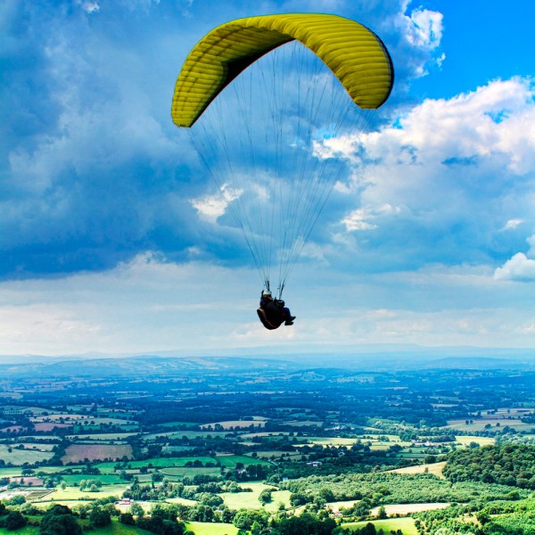 Quién inventó el paracaídas y cómo funciona este invento