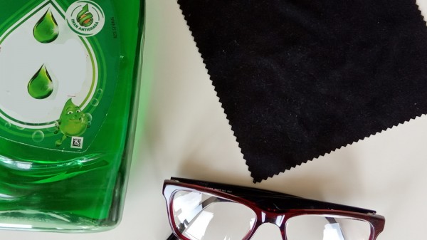 Cómo limpiar tus gafas sin rayarlas