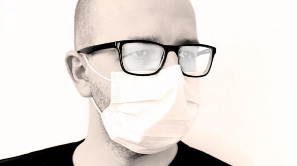 Cómo evitar que se empañen las gafas (al usar mascarilla o al cambiar de ambiente)