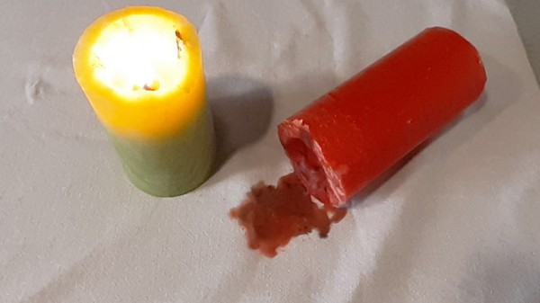 Cómo quitar manchas de cera en tela, alfombras y madera