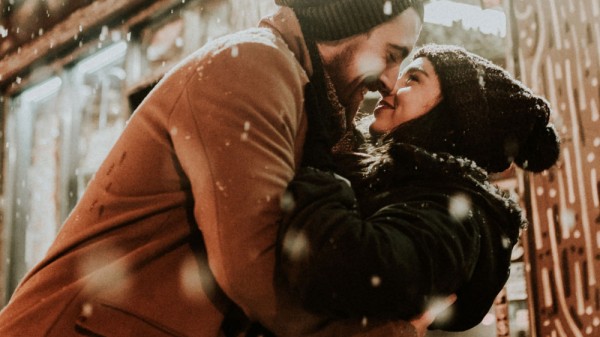 ¿Existe el amor a primera vista? Lo que dice la ciencia sobre el enamoramiento inmediato