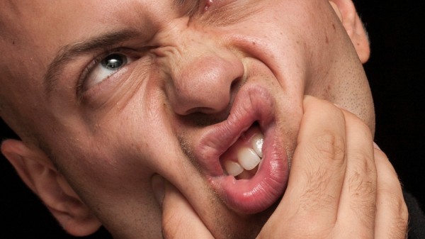 Morderse las mejillas por dentro: qué lo causa, cómo parar y qué consecuencias tiene