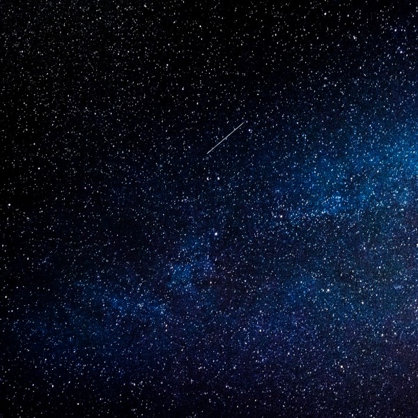 Por qué el espacio es negro a pesar del sol y las estrellas