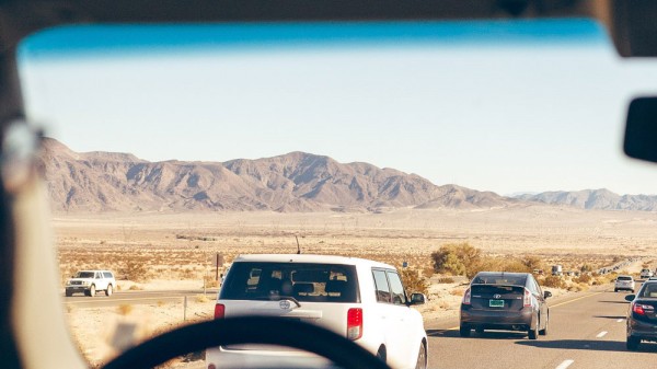 Por qué me mareo en el asiento trasero del coche (y no al conducir)