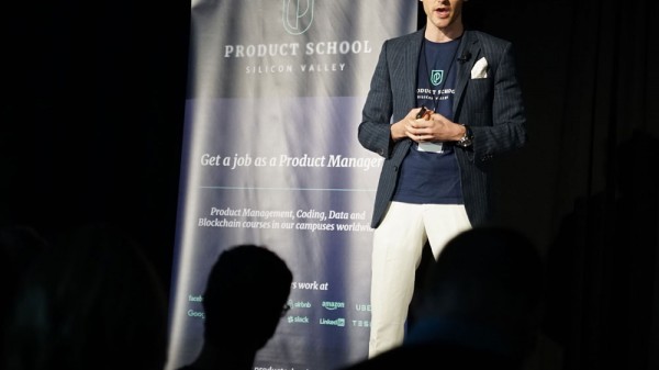 Cómo añadir humor a tu discurso cuando hablas en público