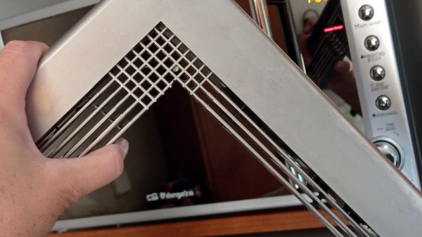 Cómo limpiar un microondas empotrado en un mueble de la cocina