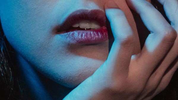 Por qué se me ponen los labios morados y qué hacer