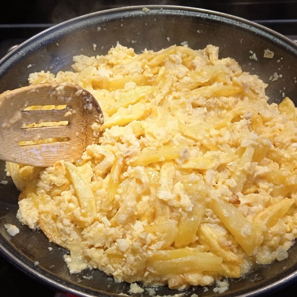 Cómo se hace el bacalao dorado o bacalao à Brás (receta portuguesa de pescado)