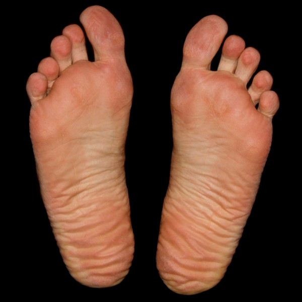 Cómo hidratar los pies secos y con durezas