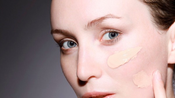 Concealer vs. corrector, ¿para qué sirve cada uno?
