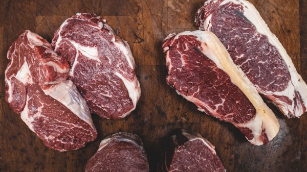 ¿Se debe lavar la carne antes de cocinarla?