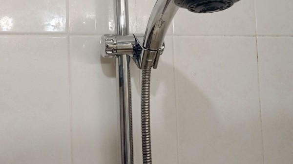 Cómo cambiar el soporte de la ducha de forma rápida y fácil