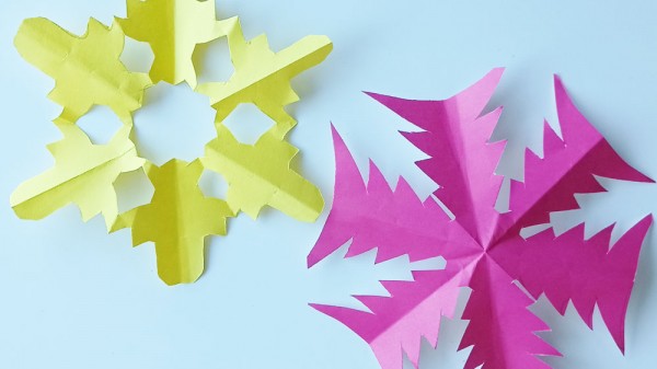 Cómo hacer copos de nieve con papel para decorar en Navidad
