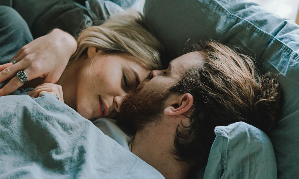 posturas en la pareja al dormir