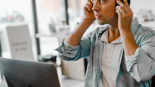 Cómo convertir un texto en un podcast sin tener que grabarlo