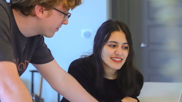 Lo que debe hacer y lo que no un becario para tener éxito