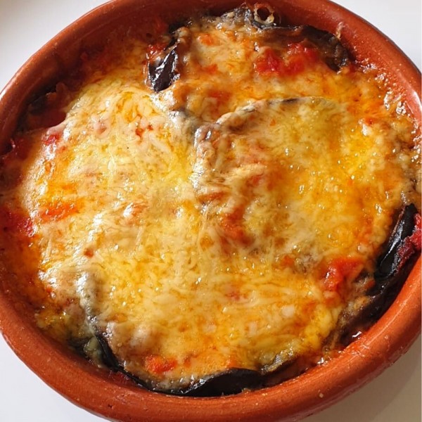 Cómo hacer berenjenas gratinadas con queso. Receta casera fácil