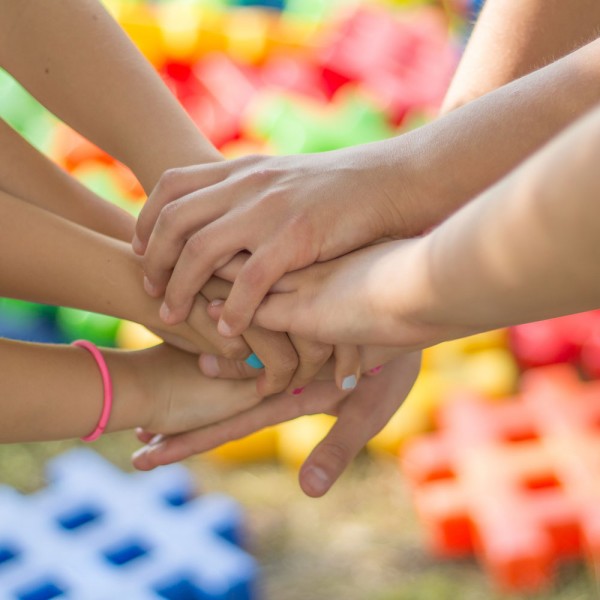 Qué es la educación socioemocional y cómo aplicarla con niños, adolescentes y adultos