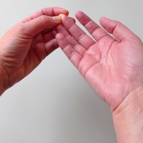 Cómo sacar una astilla de la piel (trucos útiles cuando las pinzas fallan)