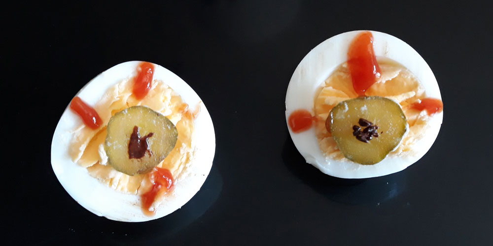 Ojos sangrientos para una merienda de halloween