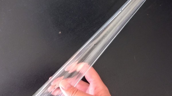 Cómo limpiar botellas de cristal estrechas (trucos muy útiles)