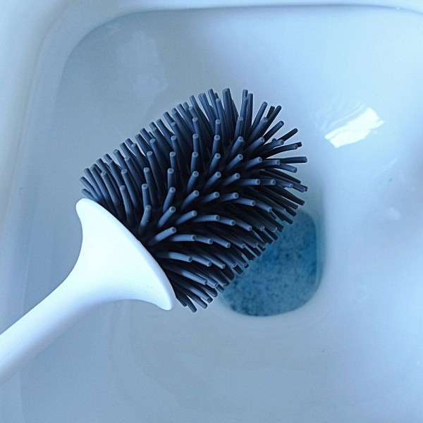 Por qué usar una escobilla de silicona para el inodoro