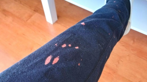 Cómo eliminar manchas de lejía de la ropa u otros textiles