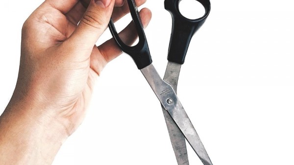 Cómo afilar las tijeras si no tienes piedra de afilado