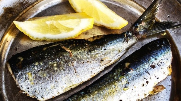 Cómo evitar el olor a pescado al freírlo (4 sencillos trucos)