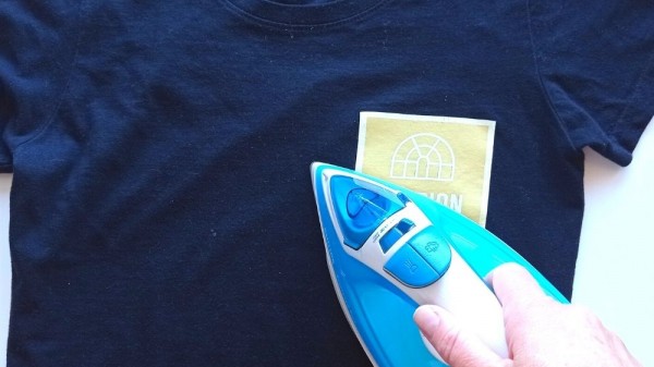 Cómo quitar serigrafías e impresiones de la ropa: 5 trucos sencillos