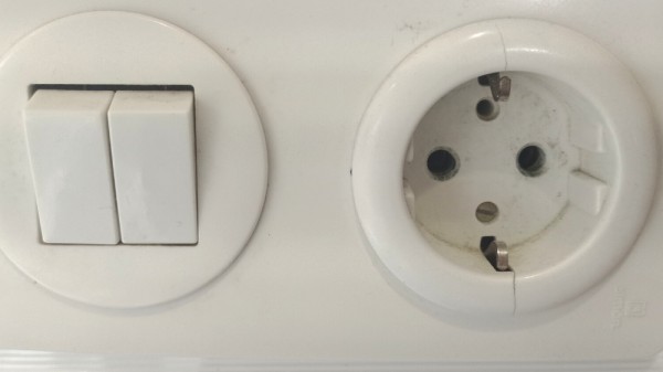 Cómo limpiar interruptores de luz y enchufes de forma segura