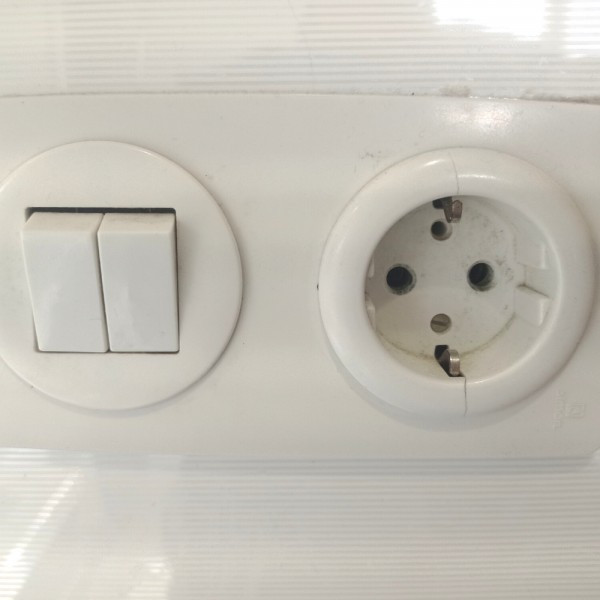 Cómo limpiar interruptores de luz y enchufes de forma segura
