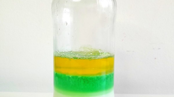 Cómo explicar la densidad a los niños con un experimento sencillo