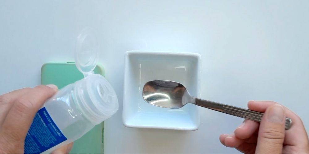 limpieza de carcasa de movil de silicona