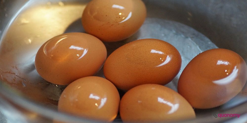 pelar huevos cocidos sin estropear la clara