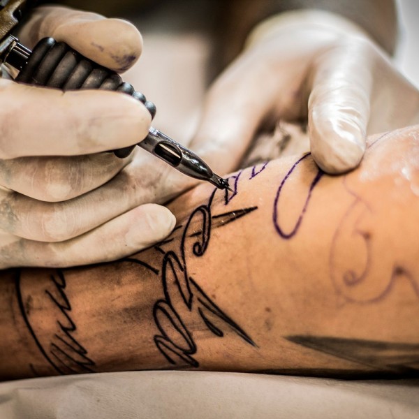 Qué personajes históricos llevaban tatuajes