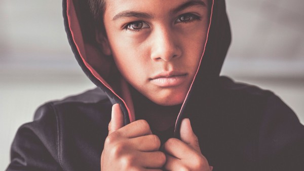 Cómo controlar la conducta agresiva del adolescente