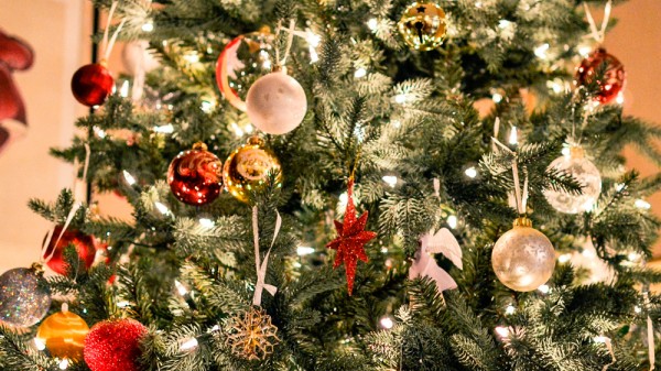 Por qué decorar con un árbol de Navidad plegable. Abetos navideños decorados en 5 minutos