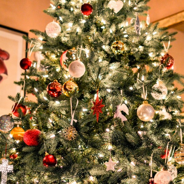 Por qué decorar con un árbol de Navidad plegable. Abetos navideños decorados en 5 minutos
