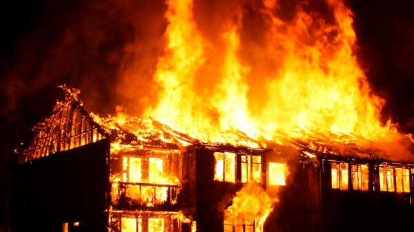 Qué hacer si se origina un incendio en casa. Errores y aciertos ante un fuego en el hogar