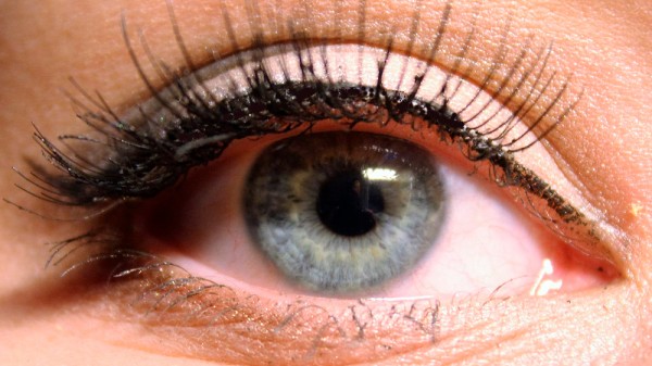 Cómo colocar unas pestañas magnéticas paso a paso. Trucos de belleza