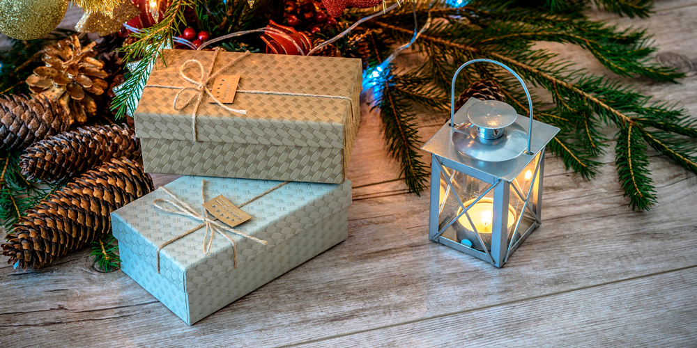 cómo envolver regalos navideños