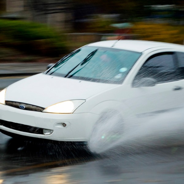 Cómo conducir con lluvia intensa